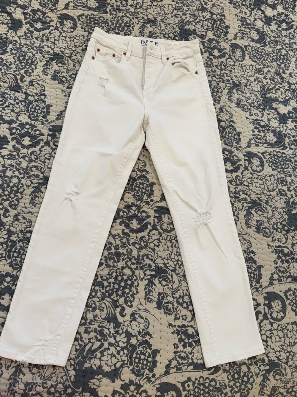 Women's Straight Leg Jeans in Off-White - Daze